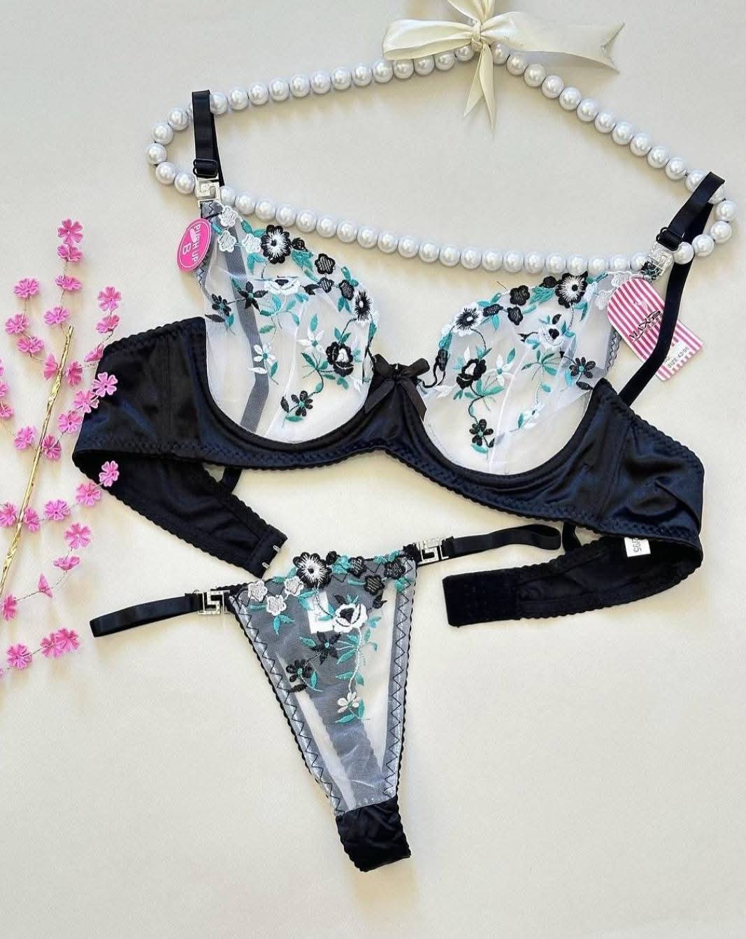 Ensemble soutien-gorge et string en tulle brodé