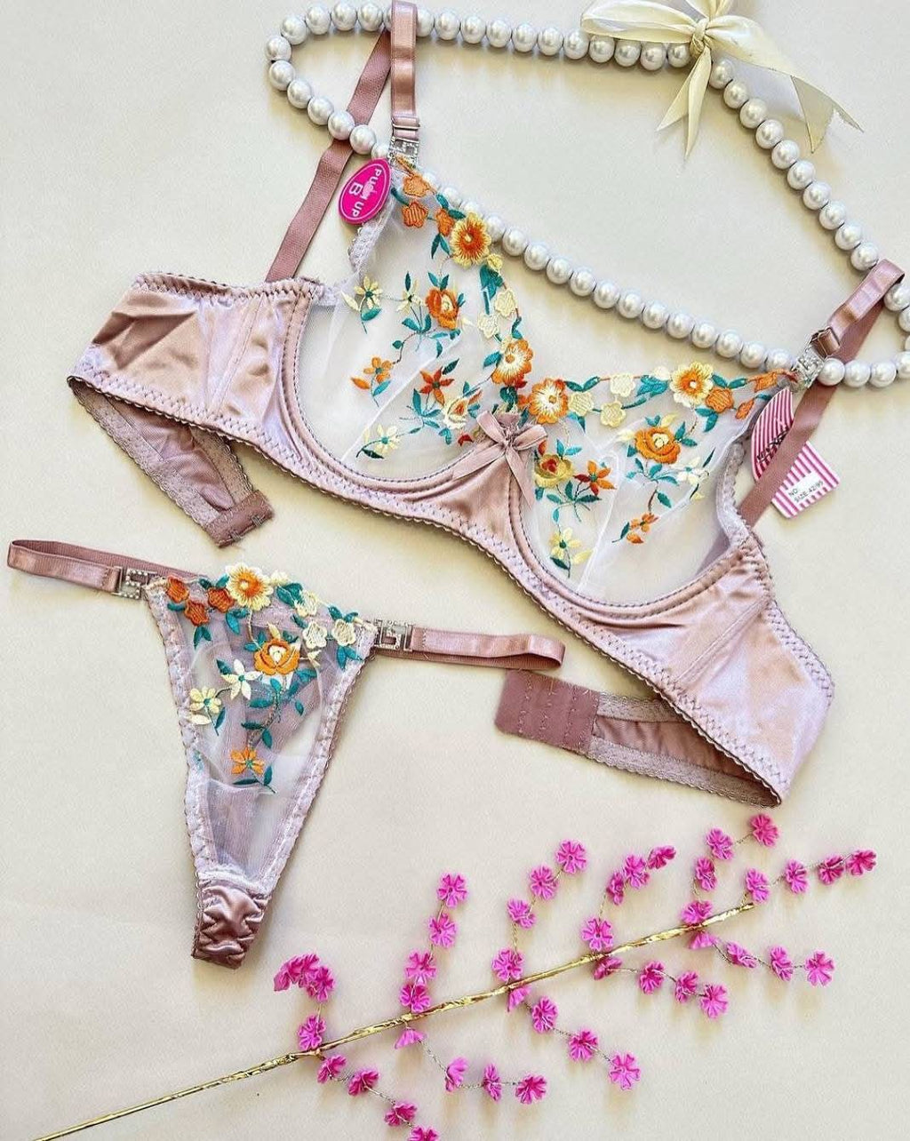 Ensemble soutien-gorge et string en tulle brodé