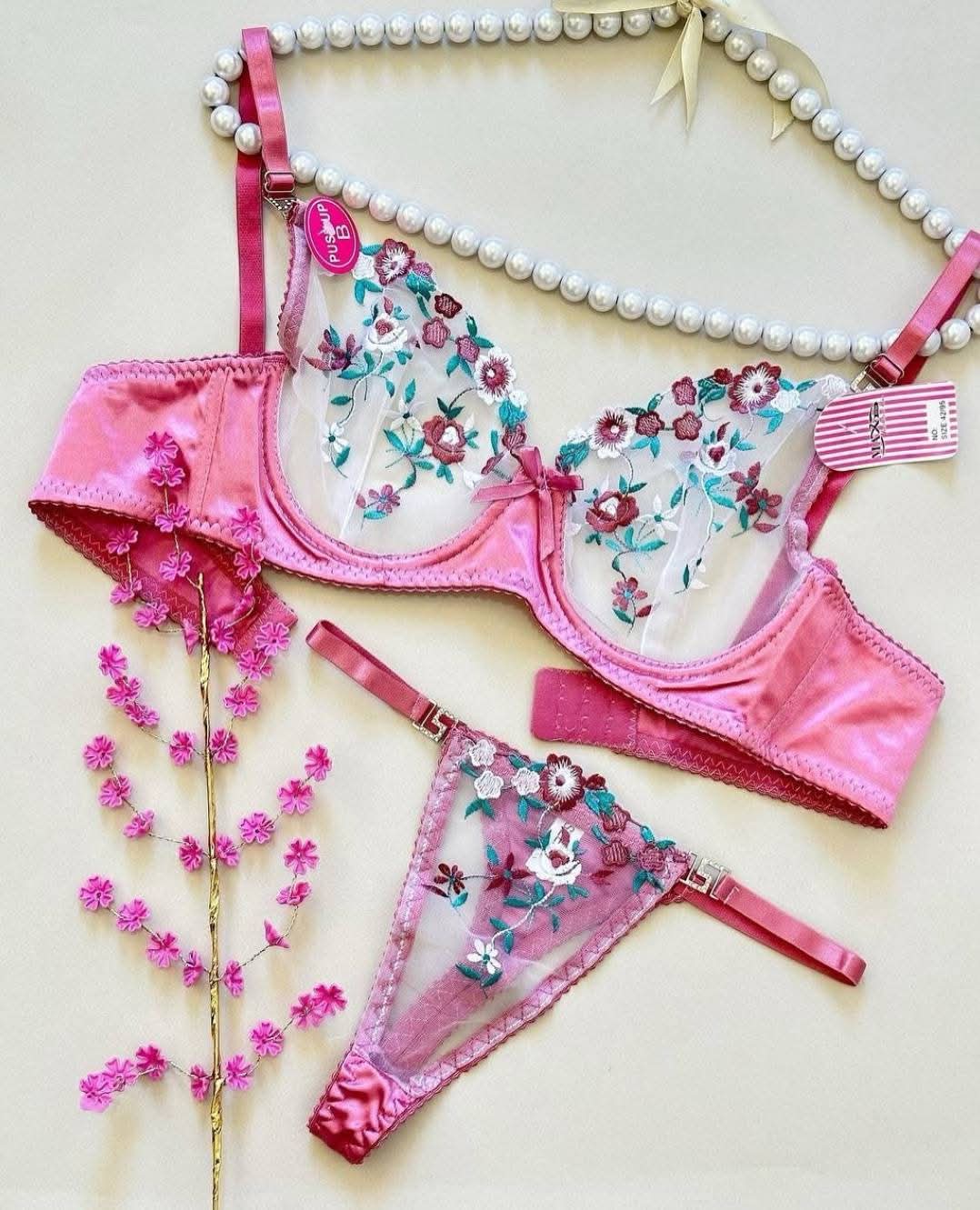 Ensemble soutien-gorge et string en tulle brodé