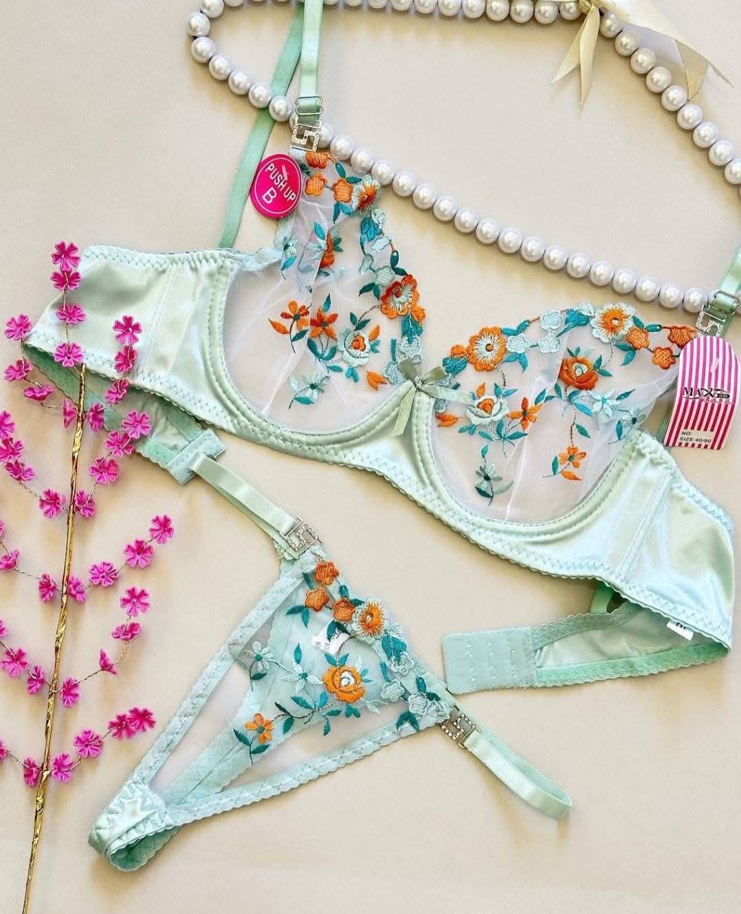 Ensemble soutien-gorge et string en tulle brodé
