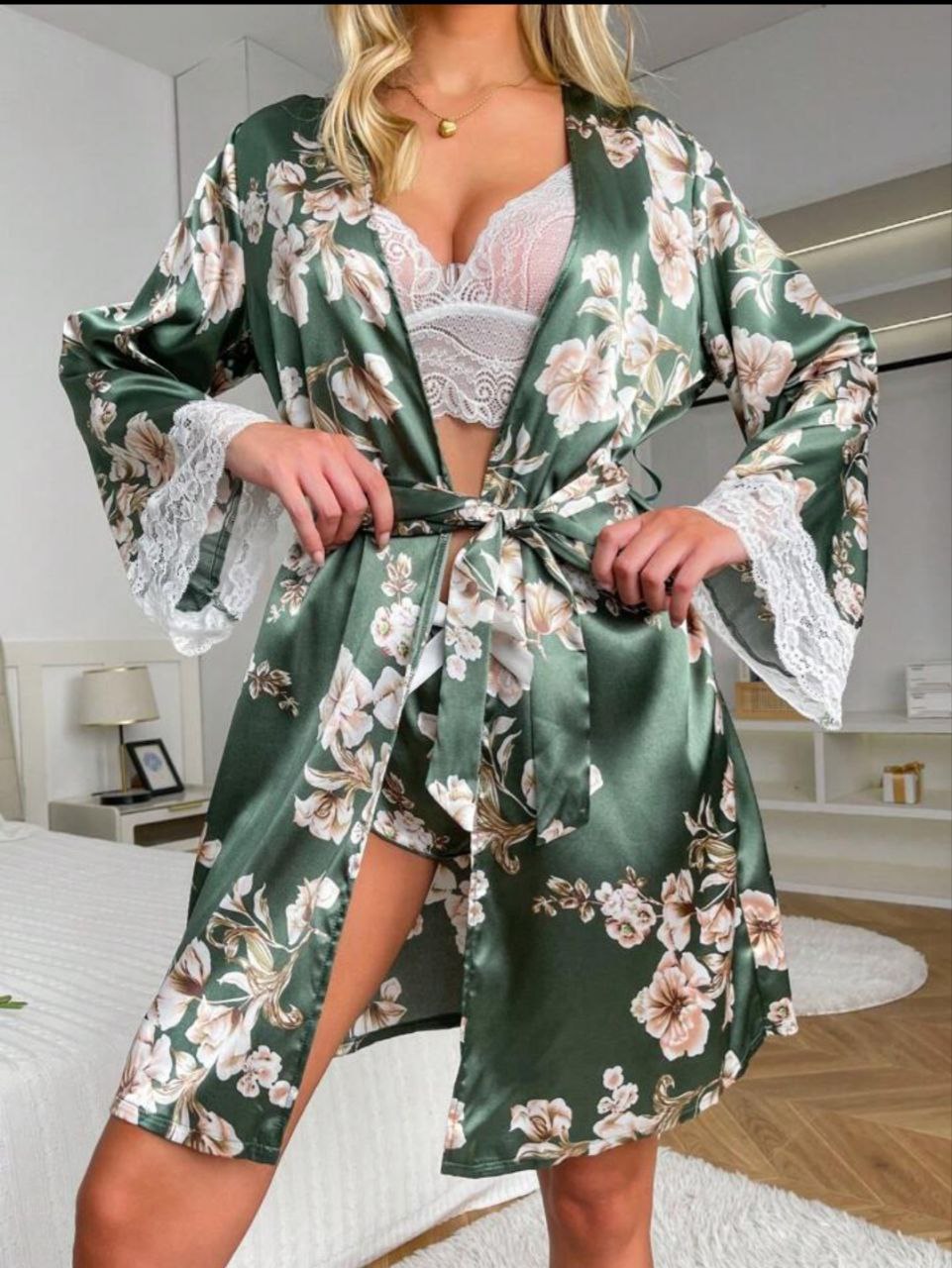 Pyjama Trois Pièces Satin Premium – Vert Floral