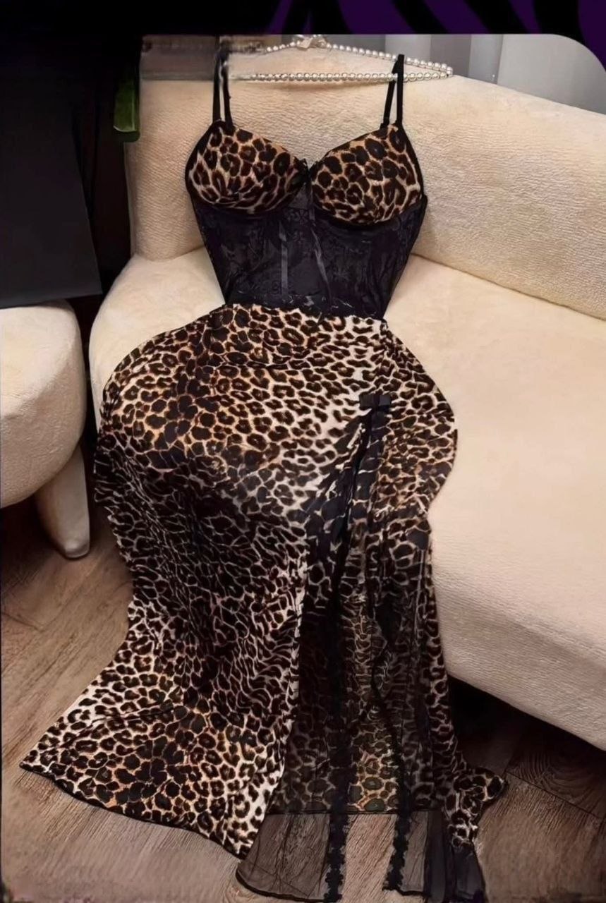 Robe de Nuit Longue Corset en Dentelle et Imprimé Léopard